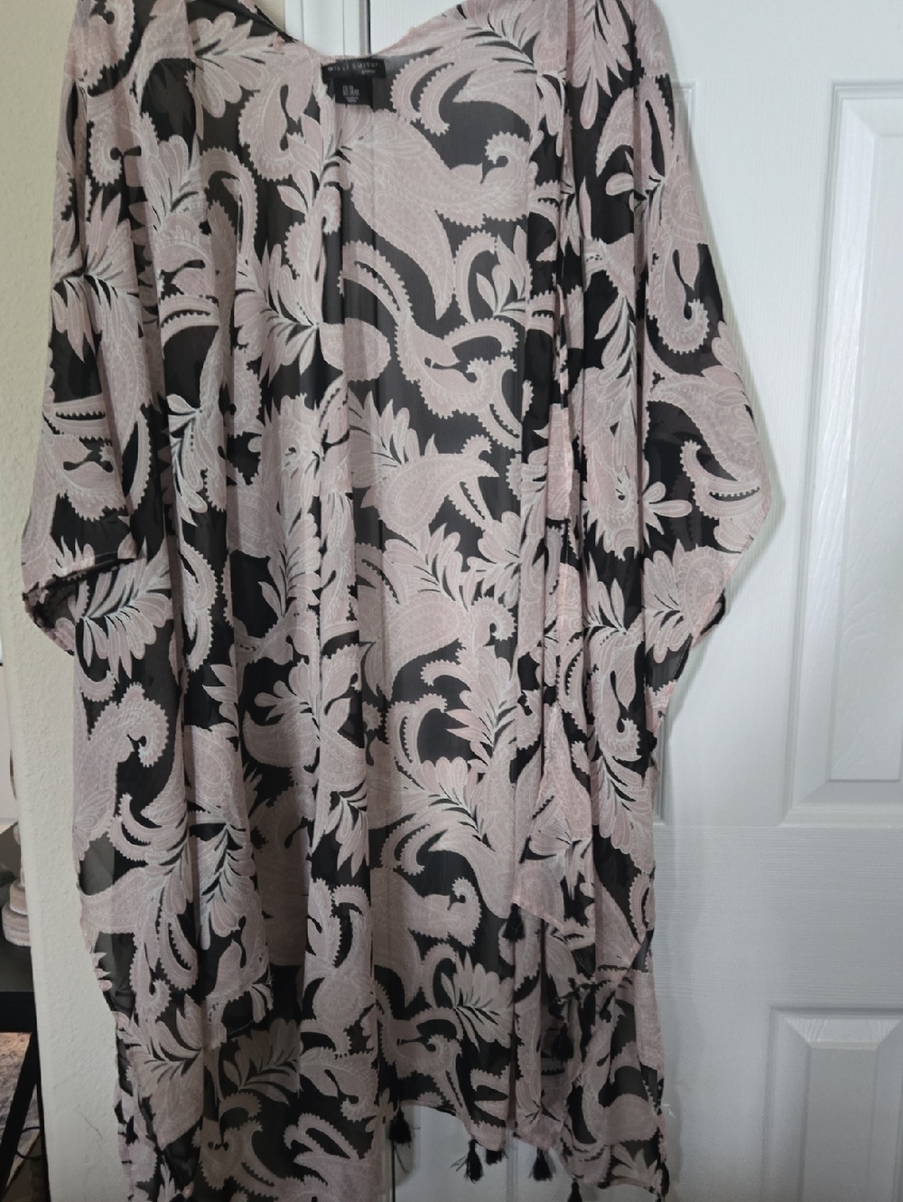 Willi Smith Pink & Charcoal Paisley Kimono